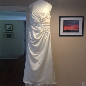 Beautiful Wedding Dress, Ivory with bling